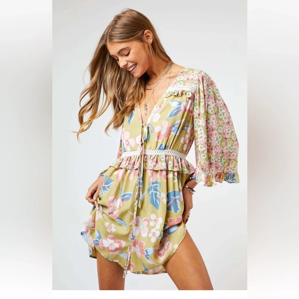 🧨 24. NWT Davi & Dani Mixed Floral Print Romper with Crochet Accents - Picture 5 of 10
